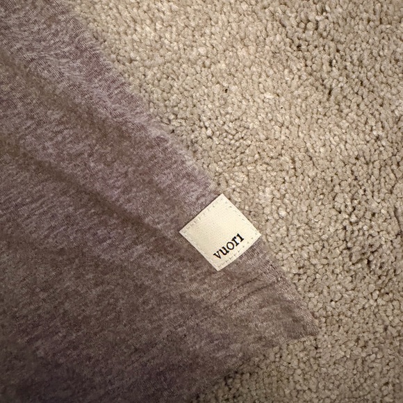 Vuori Heather Grey Crop Short-Sleeve Tee - Picture 3 of 3